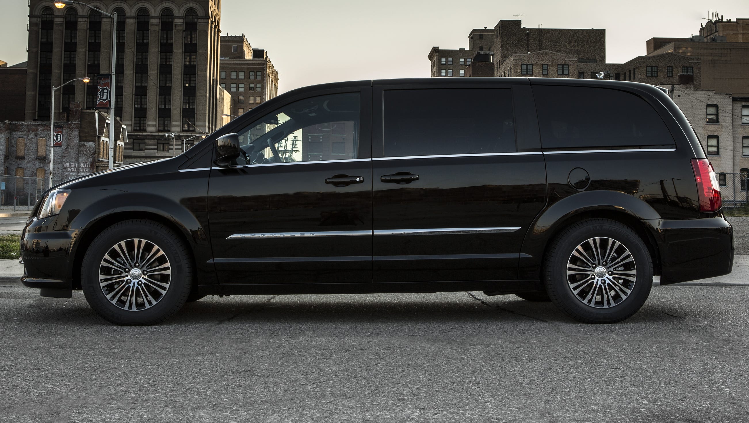 Drive On: Chrysler will make macho minivan