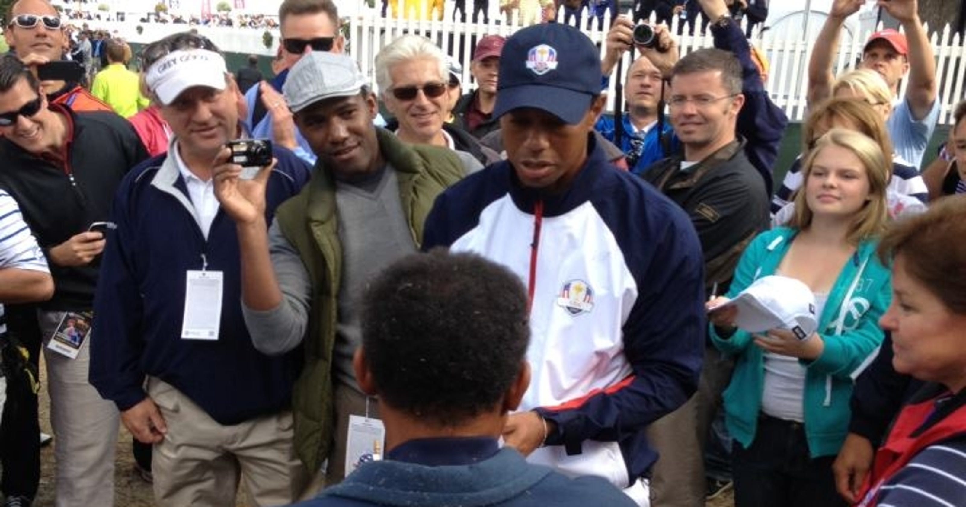 Tiger Woods knocks out with errant shot