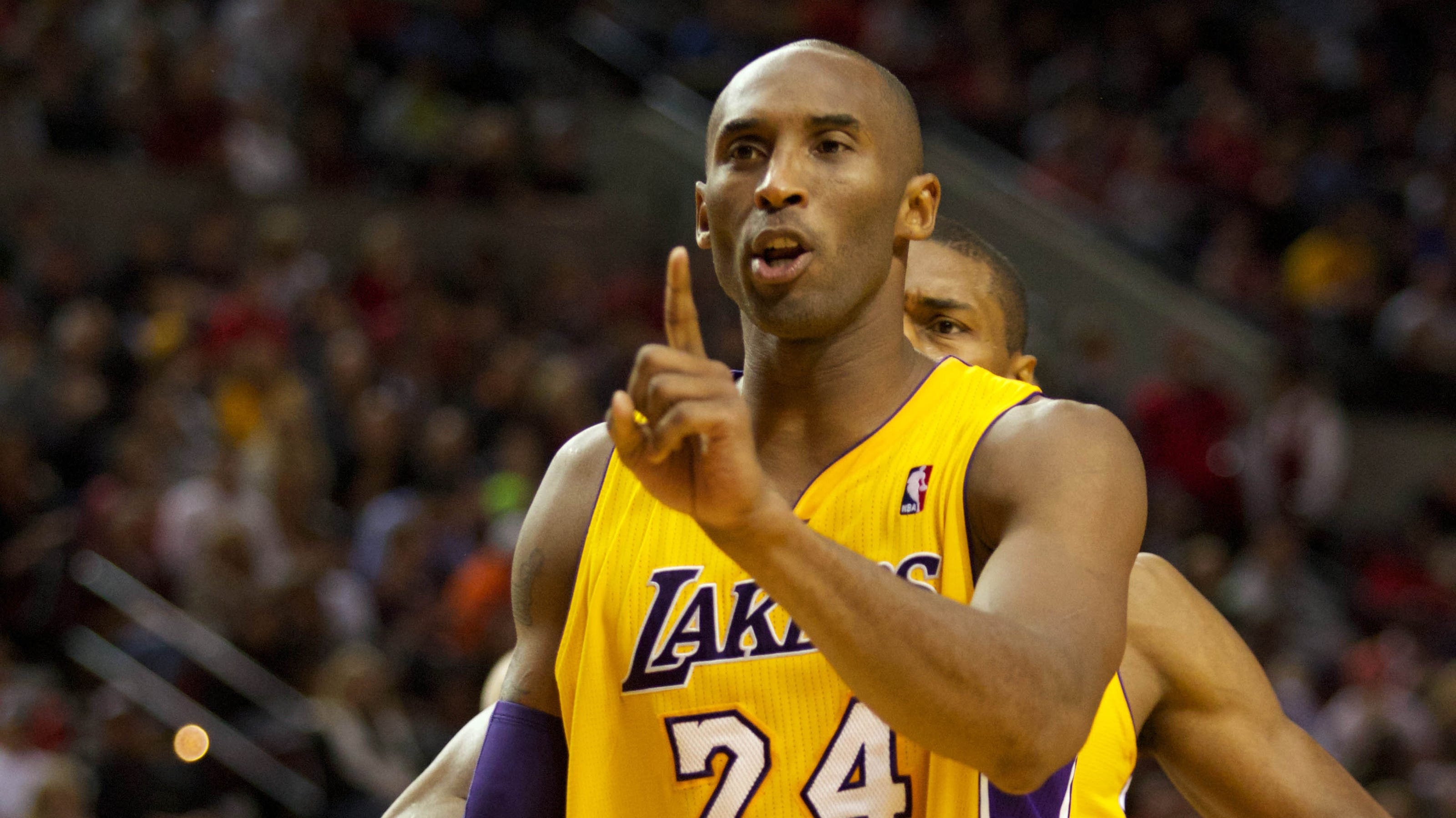 Tonight's NBA schedule: Will Kobe Bryant continue to defer?
