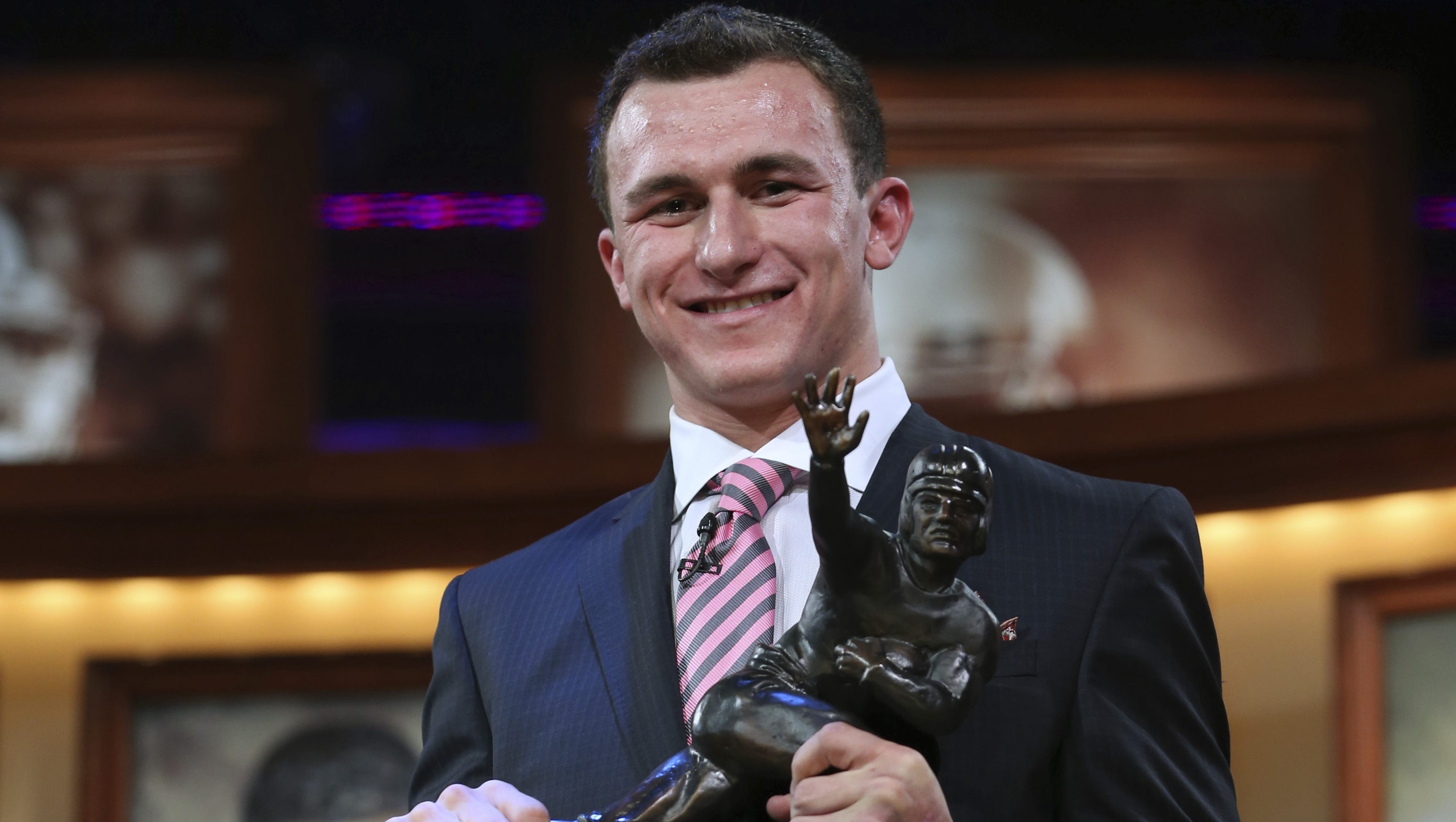 Johnny Manziel&rsquo;s great year continues with a model girlfriend