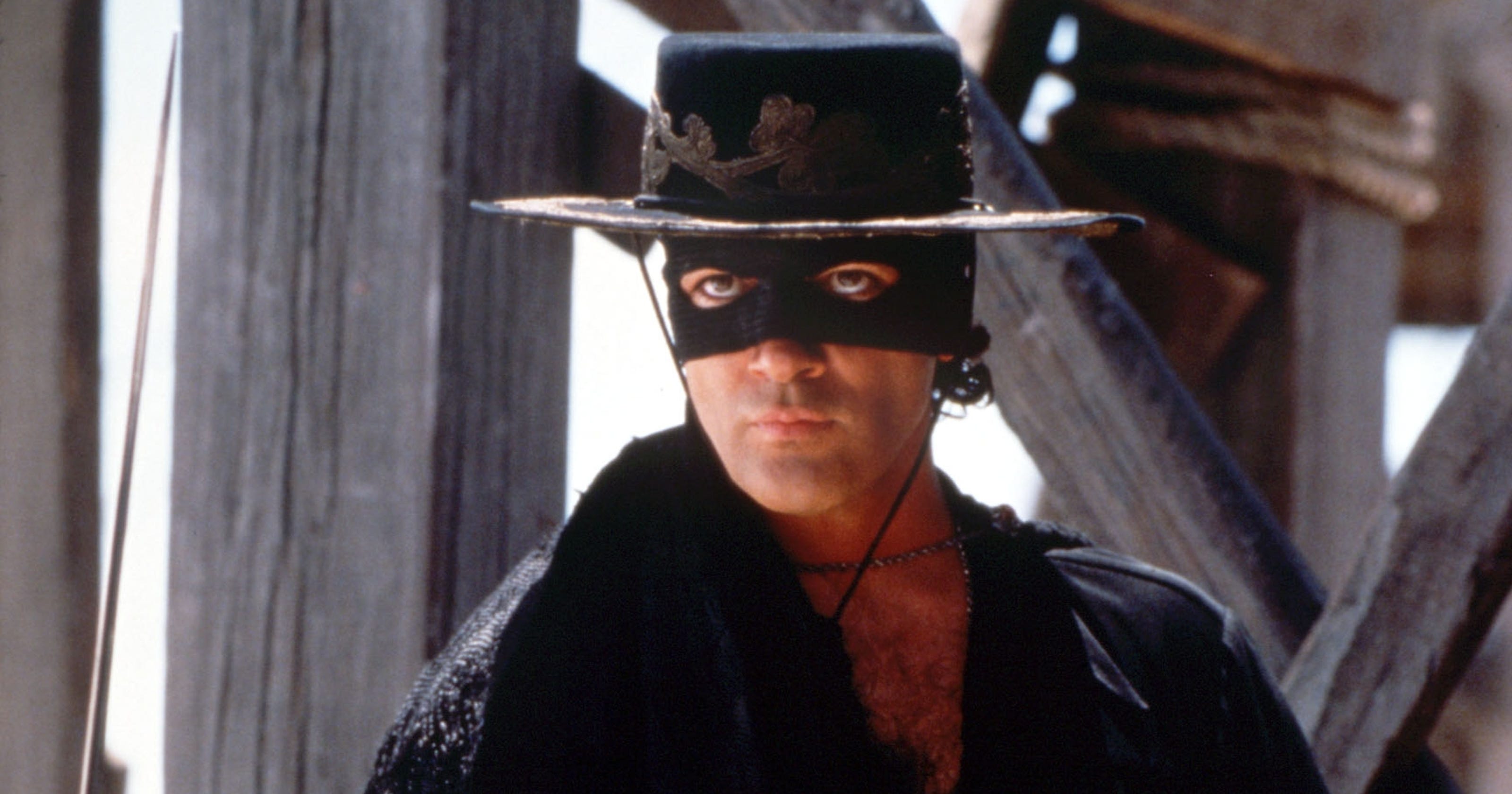 Kyrie Irving scores career-high 41 in black Zorro-like mask