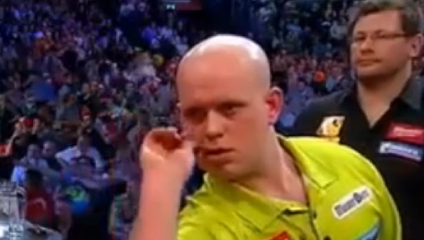 hval dyd Overdreven Watch this amazing 'perfect game' in dart's world championship semifinals  (VIDEO)