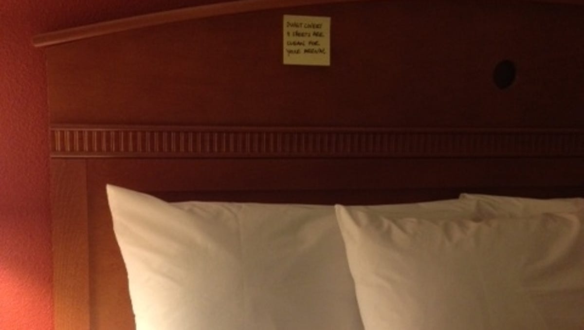 Memo To Guests Your Hotel Duvet Cover Has Been Laundered