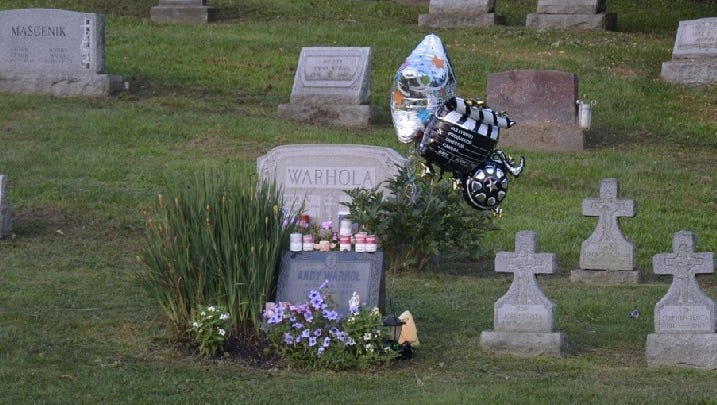 Andy's 85th: See live video from Warhol's grave