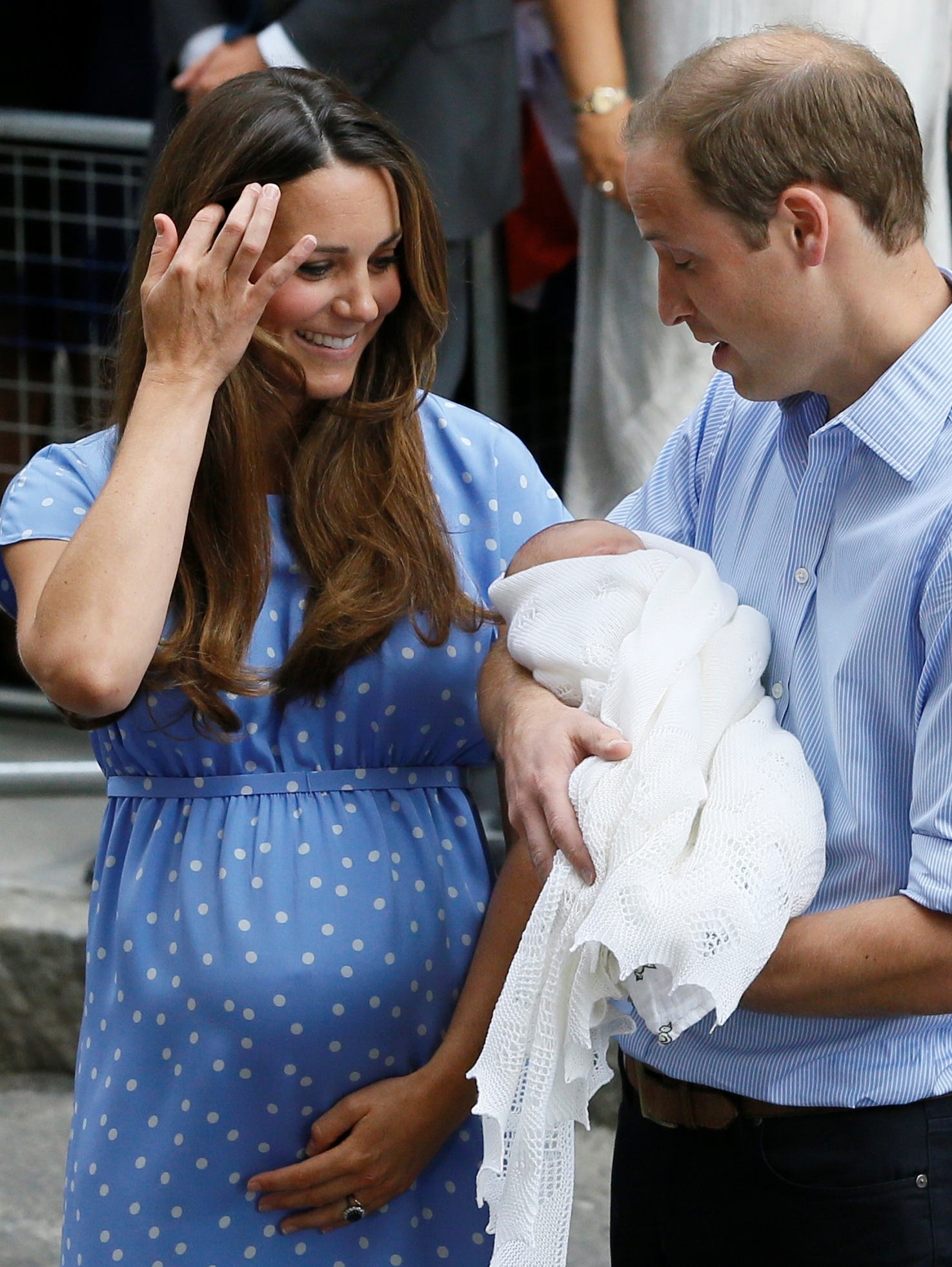 Kate Applauded For Not Hiding New Mommy Tummy
