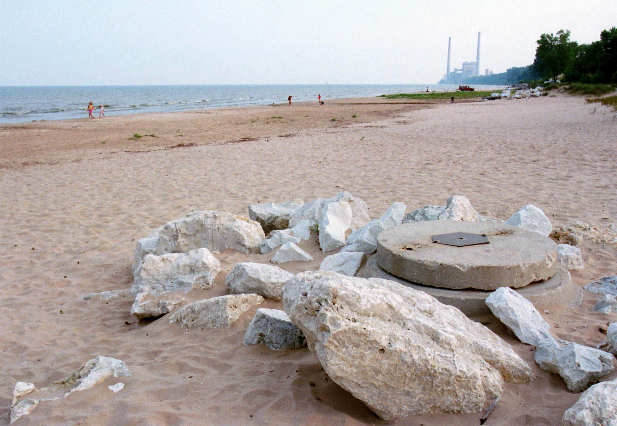 Sheboygan Beaches Losing Ground As Lake Levels Rise A Beach Scene From 1999 Shows Dramatically Lower Water Levels Than Lake Michigan In 2017 Near Sheboygan Wisconsin Have Surged