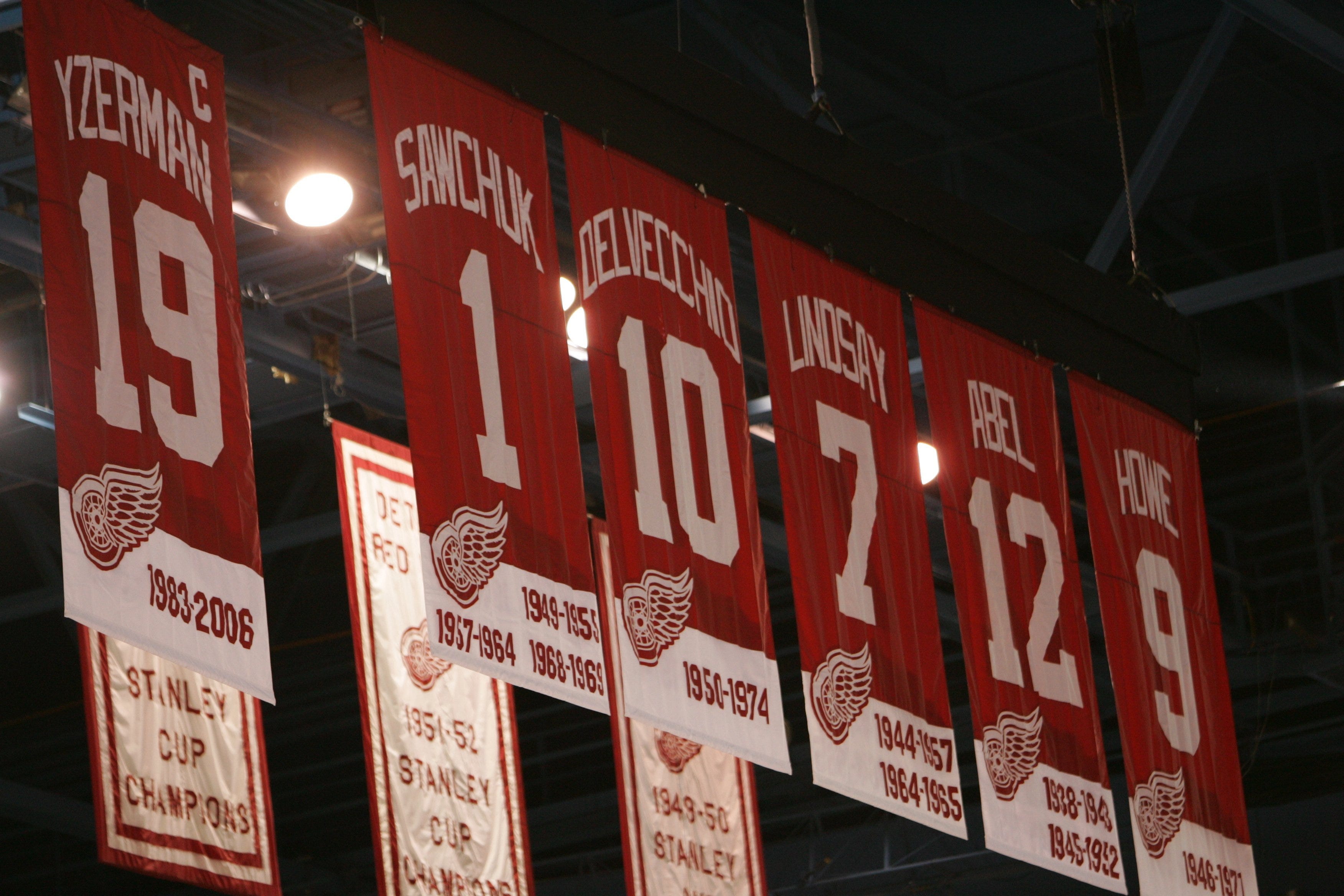 red wings jersey numbers