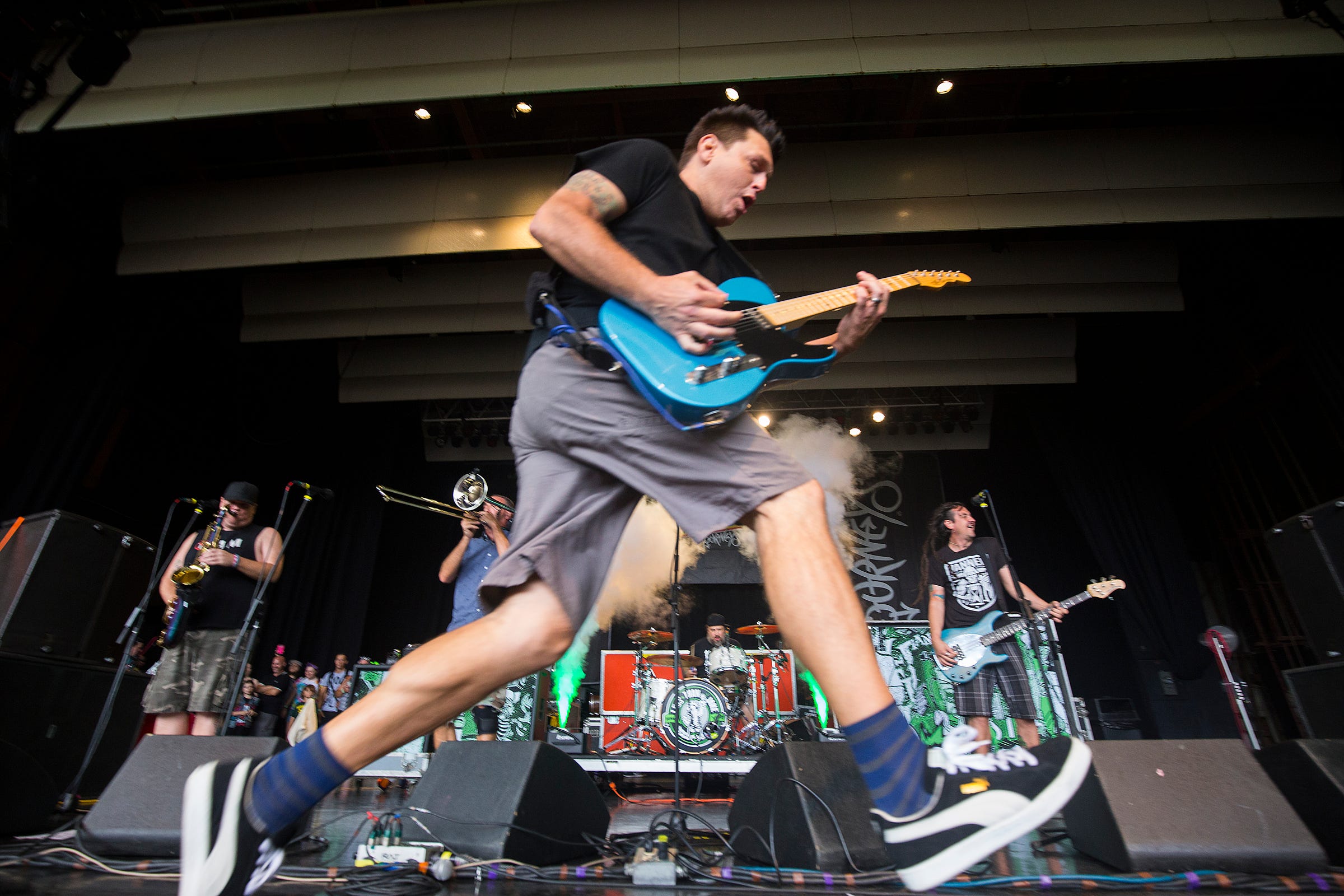 Less Than Jake singer at Cape Coral's Rack'em: DeMakes plays solo tour