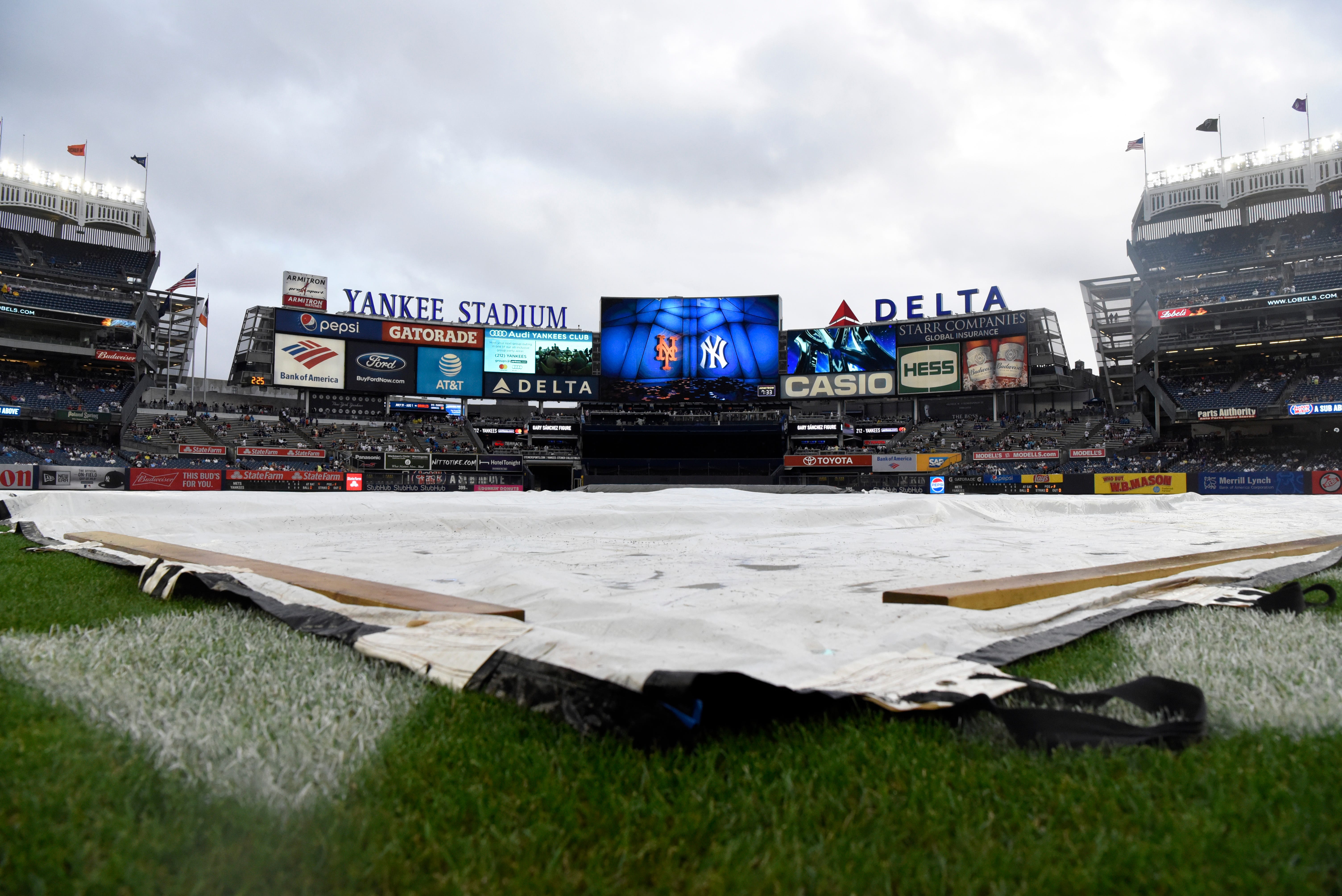 is tonight's yankees mets game cancelled