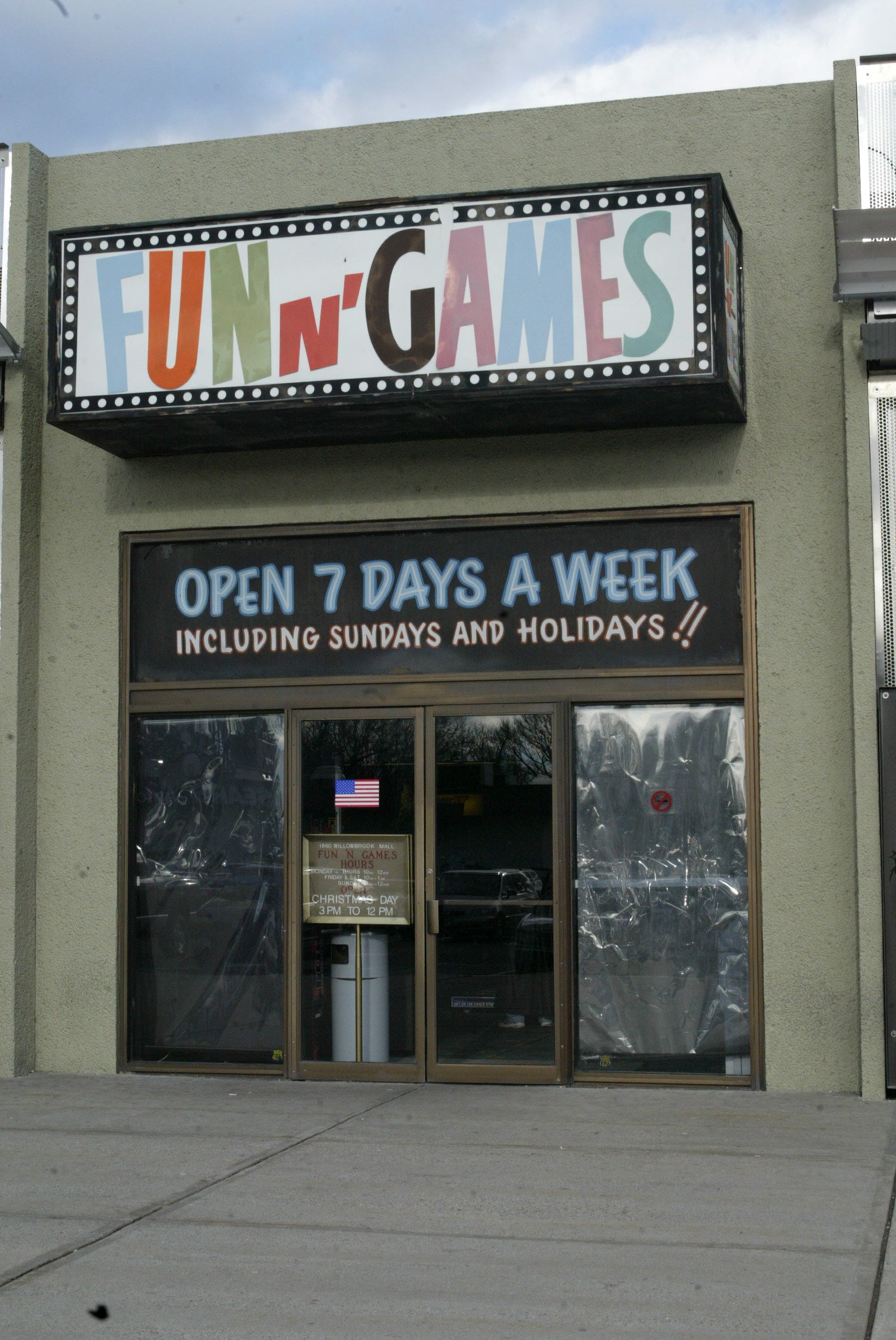 OPEN HOLIDAYS? I COULD GO HERE ON CHRISTMAS? WHY DID WE LET THIS PLACE CLOSE