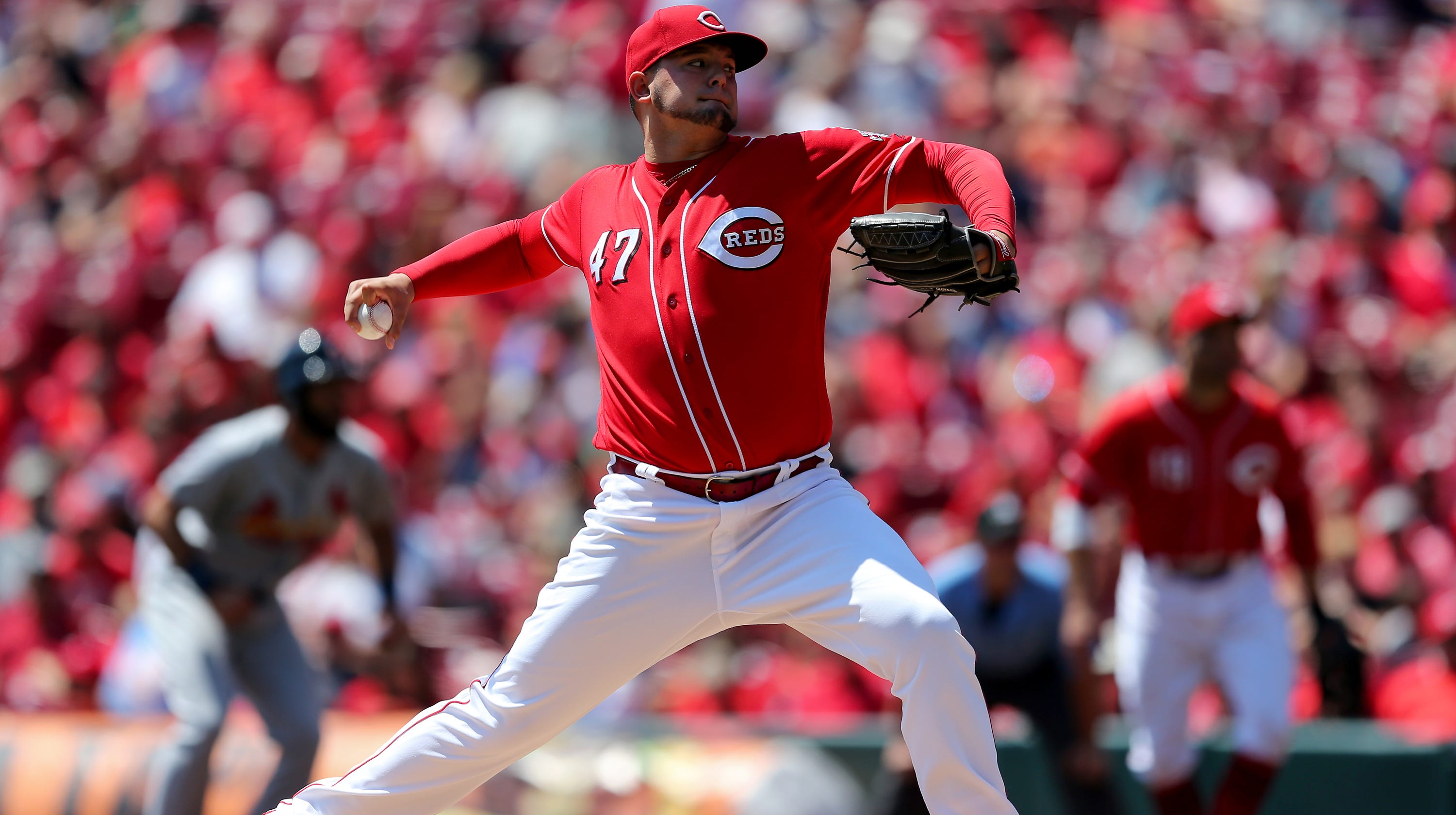 Cincinnati Reds win in Sal Romano's return, 5-3, take series