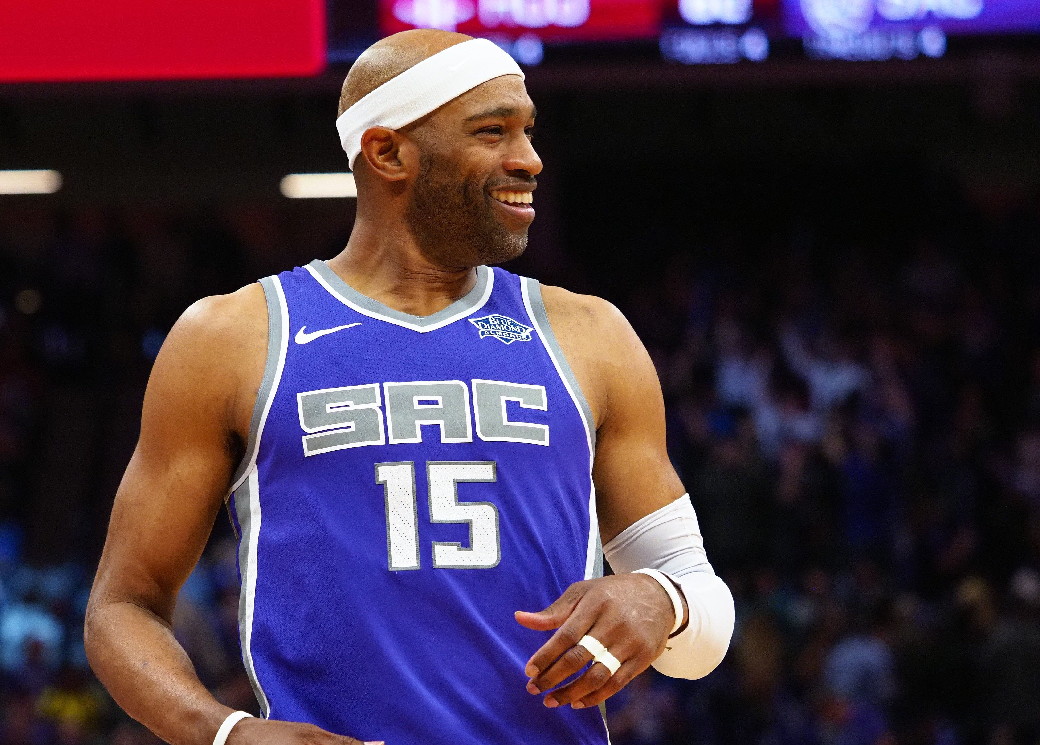 how much money does vince carter make a year
