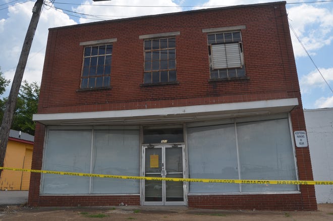 The building that once housed popular Randy's Record Shop in Gallatin could be demolished after its roof collapsed.