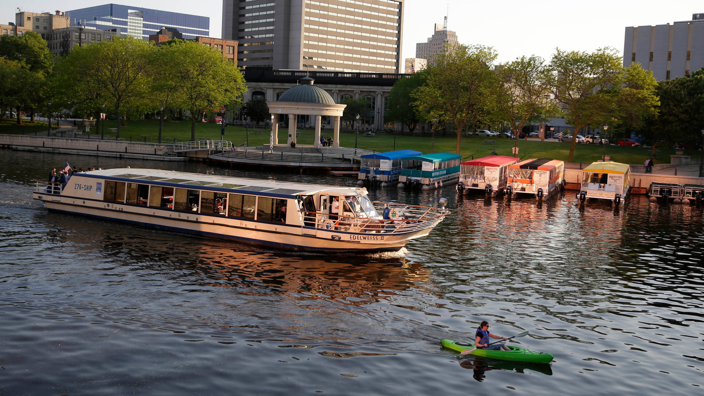 river tours in milwaukee
