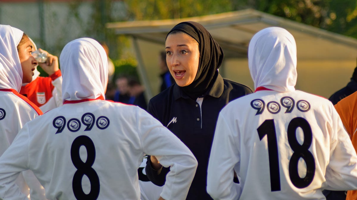 American Woman Leaves United States To Teach Women S Soccer In Iran