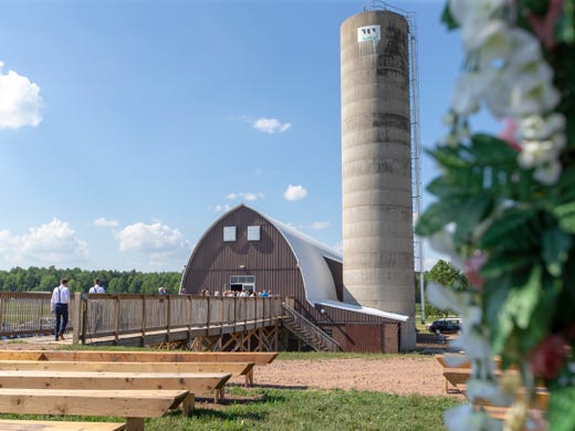 Wisconsin S Old Dairy Barns Are Becoming Its Trendiest Wedding Venues