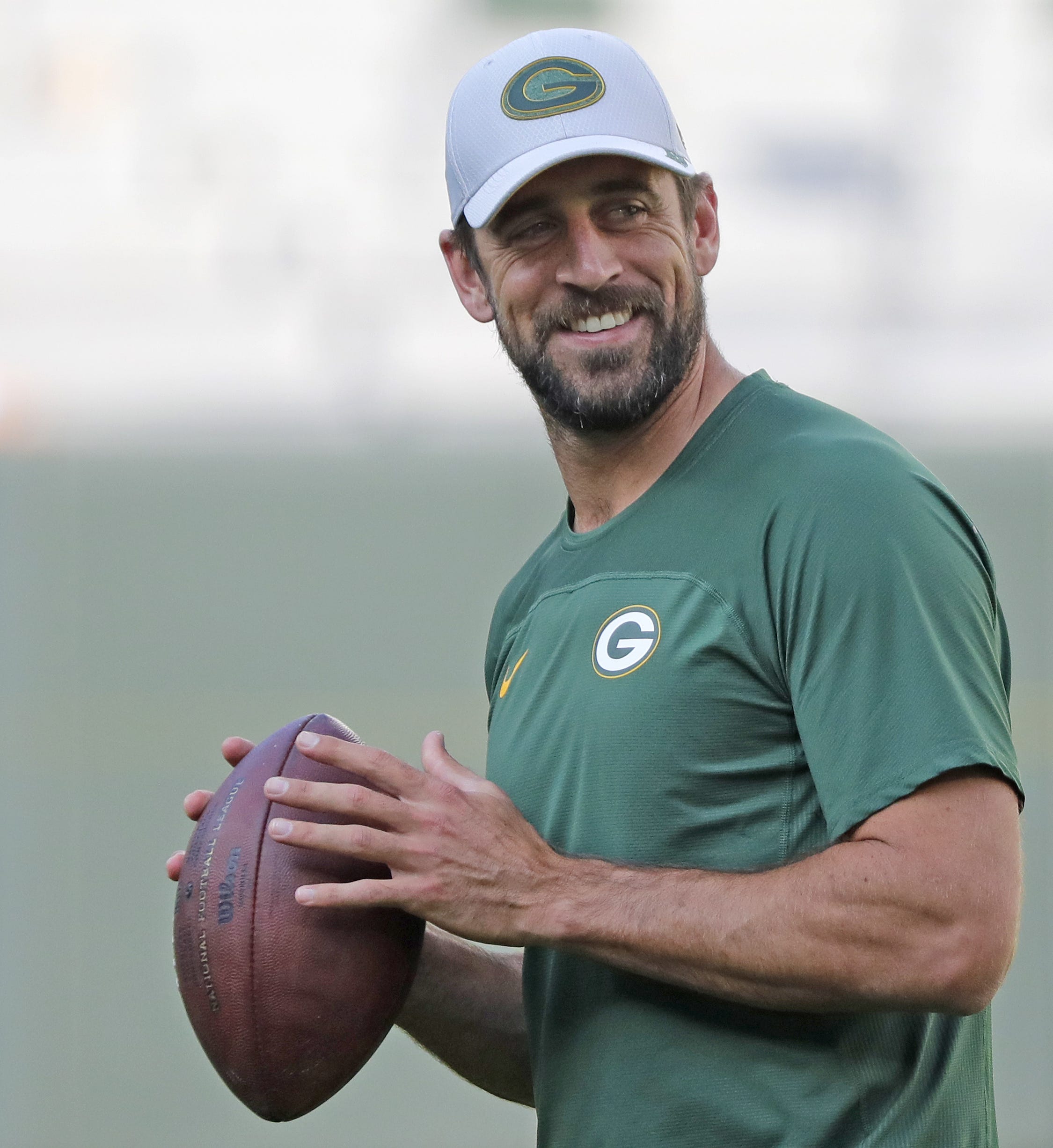 Packers QB Aaron Rodgers Sends Praise to Veteran WR 3 Aaron Rodgers throwing
