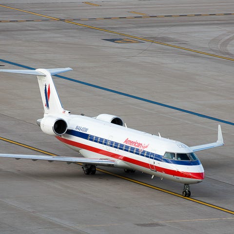An American Eagle CRJ-200 taxis to the gate at Pho
