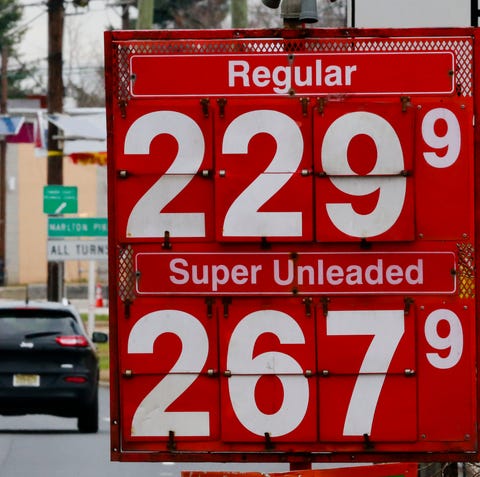 Savvy travelers have tricks to find the lowest gas