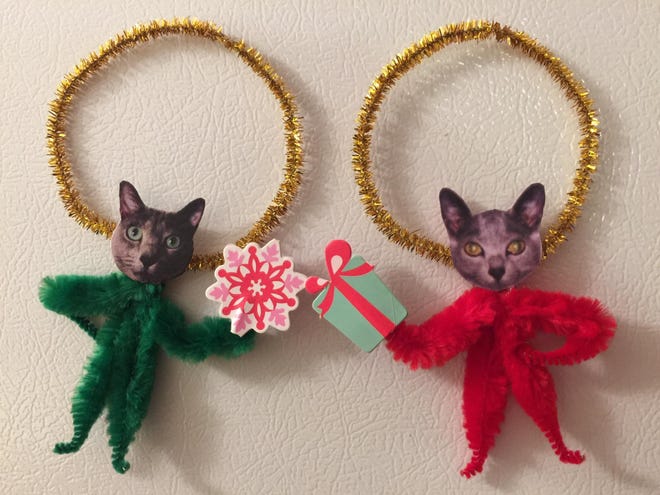 Colleen (please don't call her an artist) made these Christmas decoration for the Russian Blues. That 's Pinko on the left and the notorious Shuggie Pop.