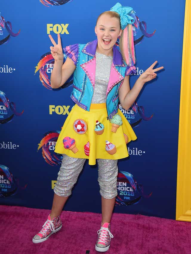 Jojo Siwa What To Know About The Youtube Star Dance Moms Alum