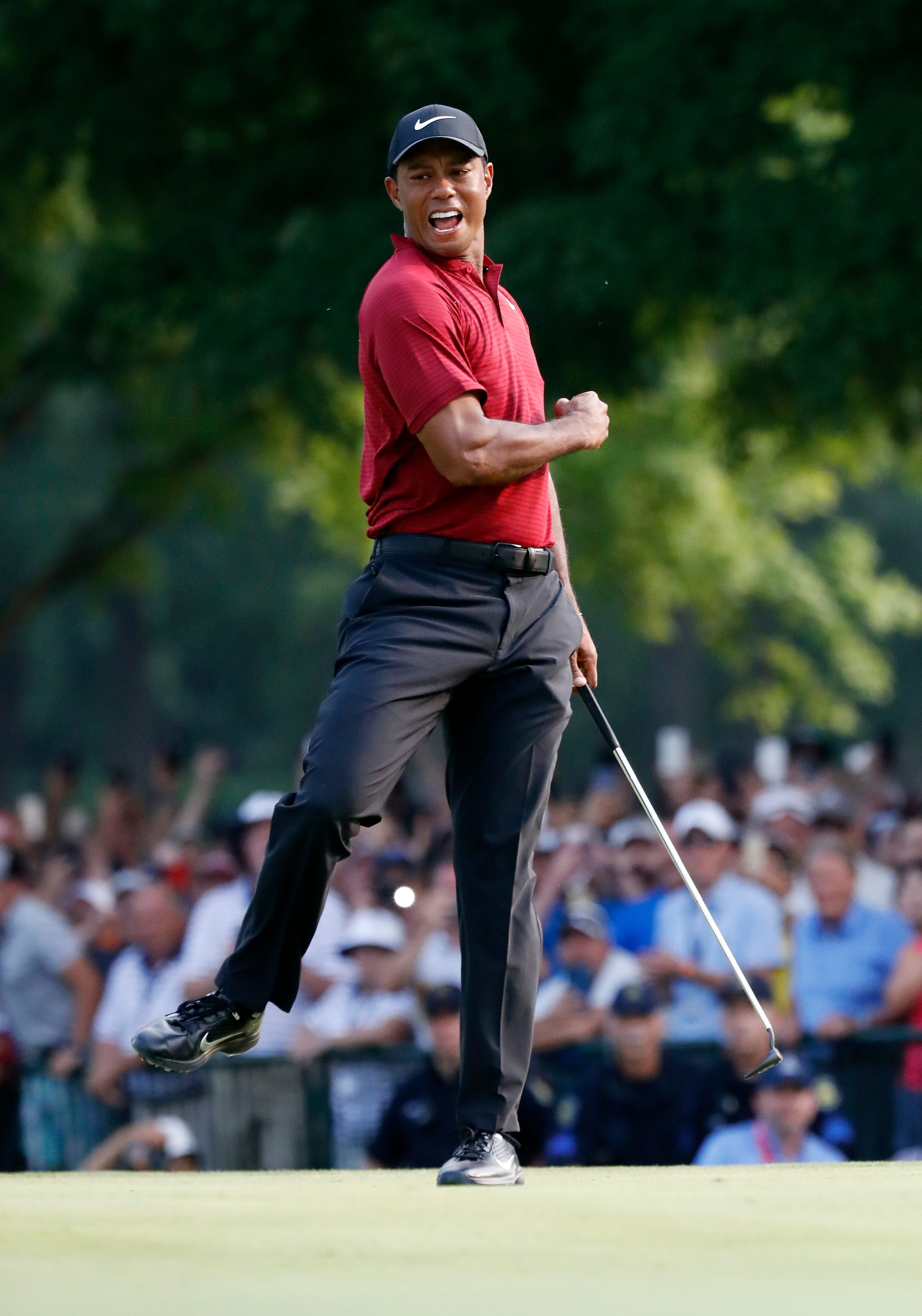Tiger Woods Electrifies In Second Place Showing At Pga Championship