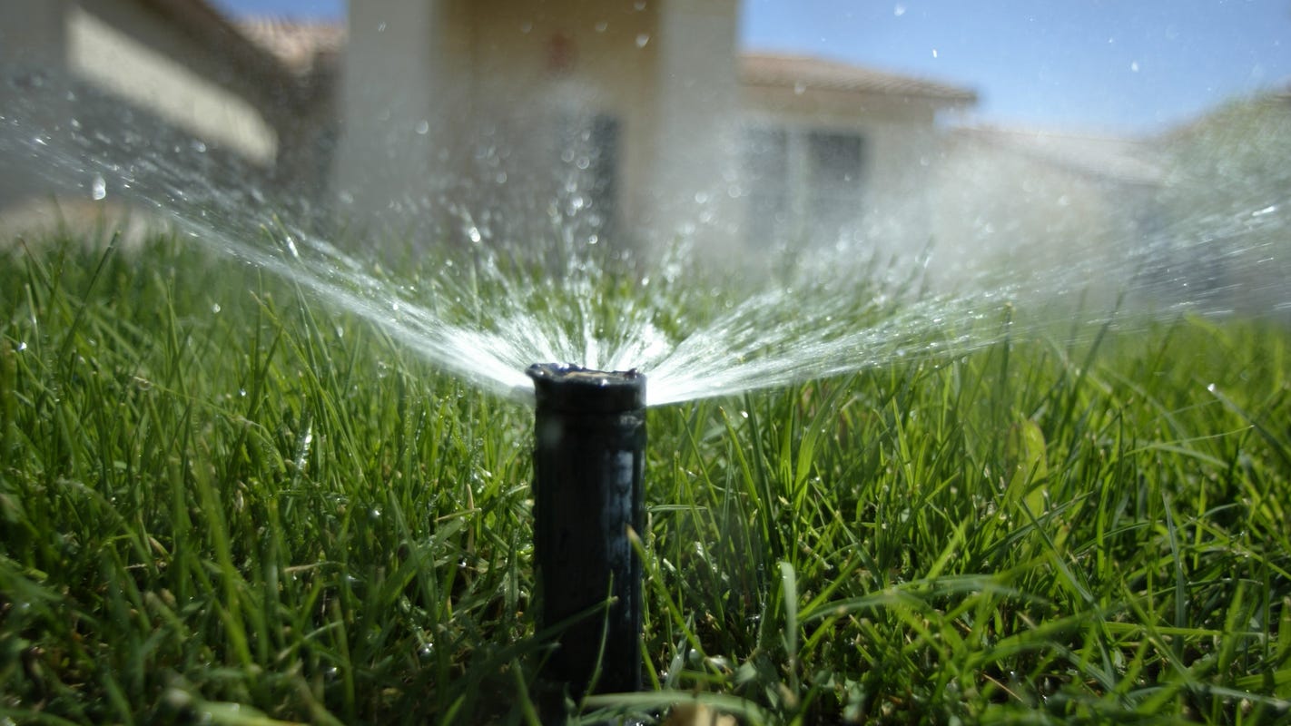 Swimming pools and lush lawns? As water use slows, that image of Phoenix is changing - AZCentral