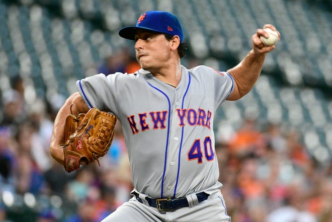 New York Mets starting pitcher Jason Vargas (40) pitches during the second inning against the Baltimore Orioles at Oriole Park at Camden Yards.