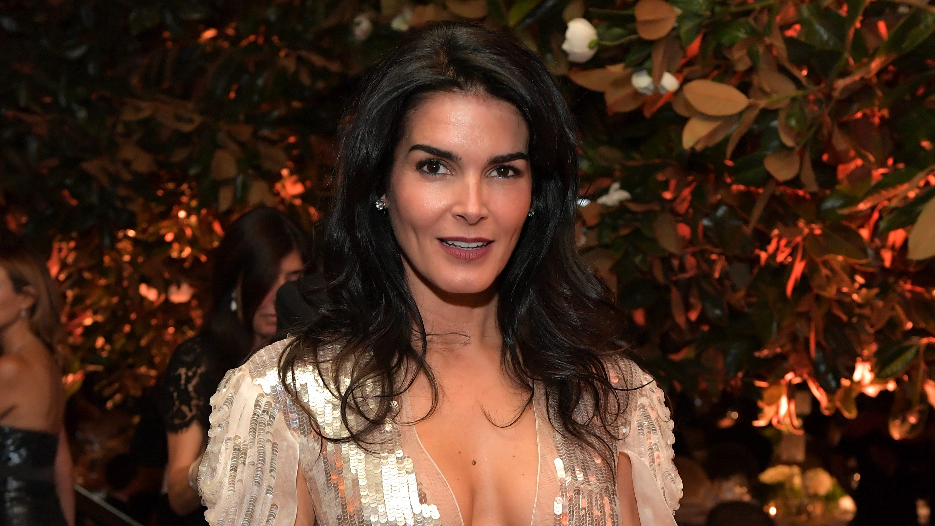 Angie Harmon is 46 and feeling fit! 