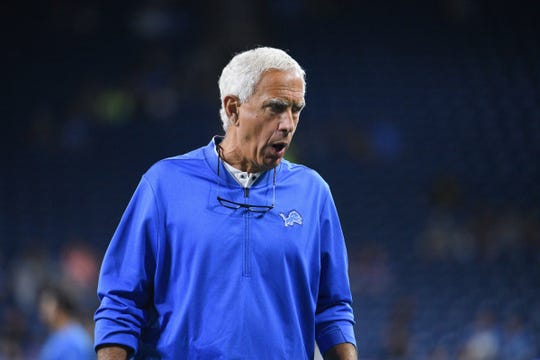 Detroit Lions defensive coordinator Paul Pasqualoni looks on  before a game against the New York Giants at Ford Field on Aug 17, 2018.