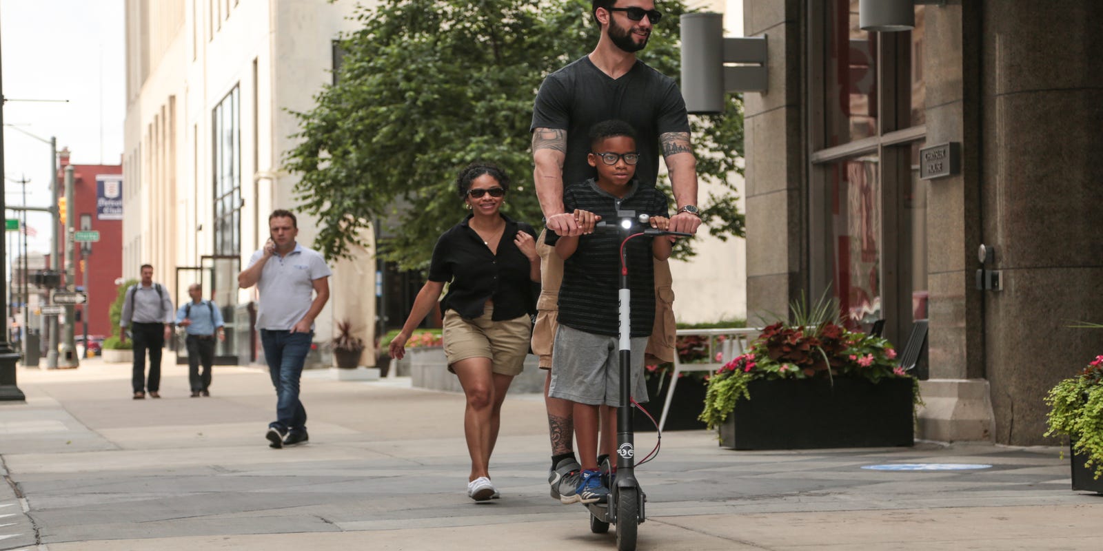 Detroit Packed With Electric Bird Scooters How They Work