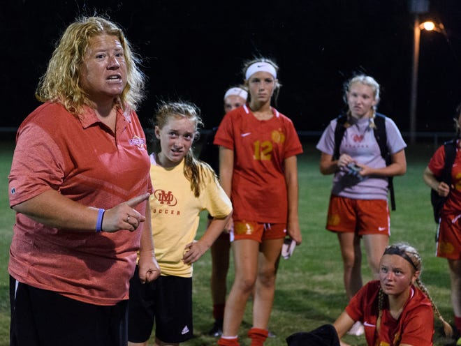 Mater Day coach Amy Webber, left, talks to her team after a game against Memorial in 2018. The three-time state champ, resigned after five seasons on Wednesday.