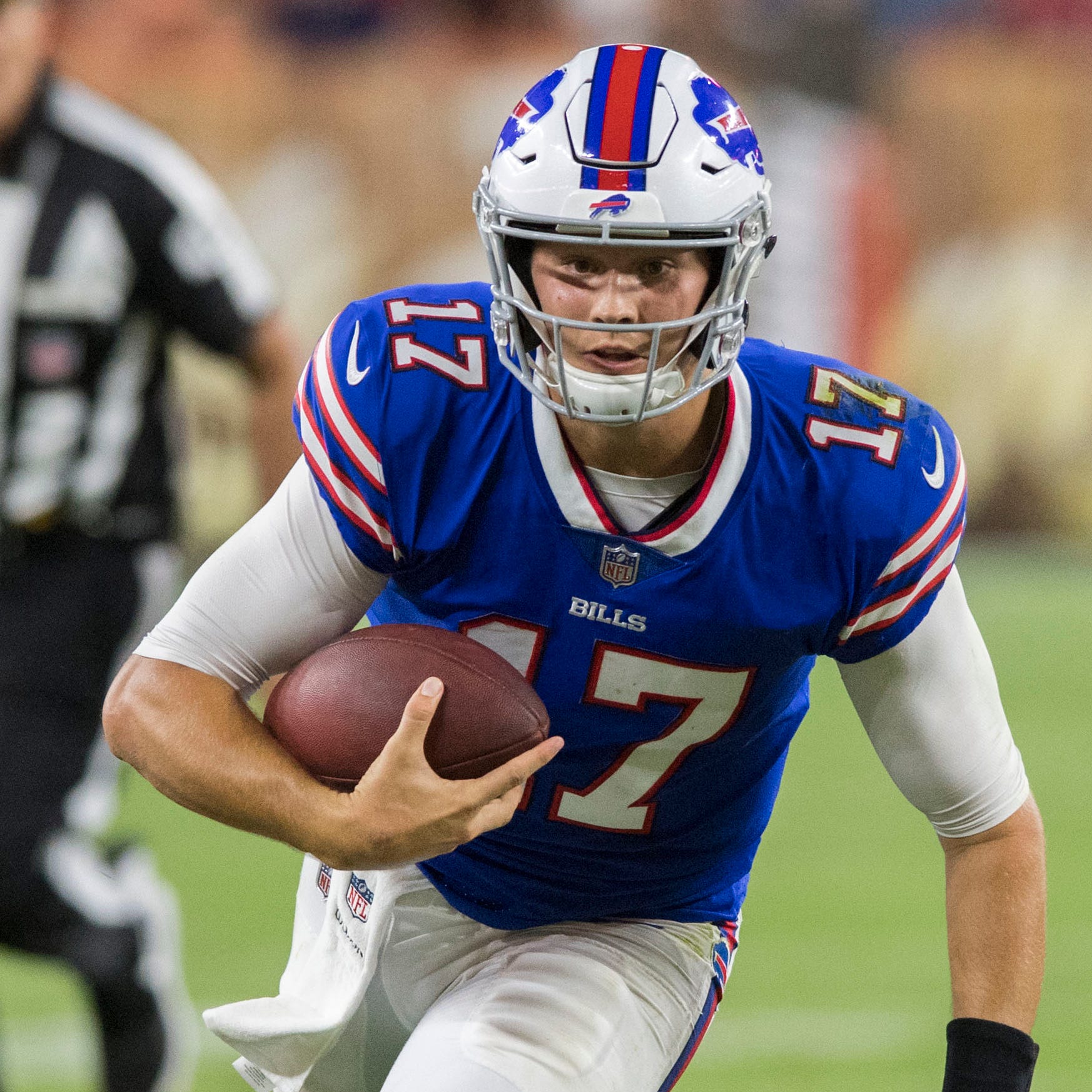 Josh Allen runs with the ball against the Browns.