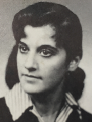 Yearbook photo of Joan Brody when she was 16.
