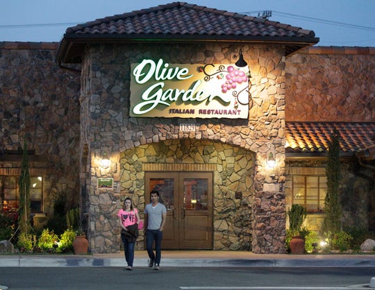 Olive Garden Some Love To Hate It Food Critic Gives Review