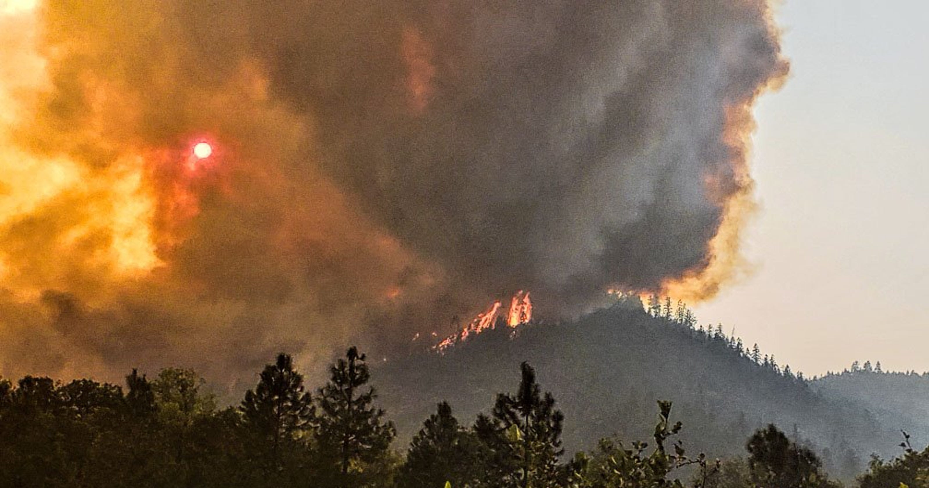 Southern Oregon wildfires grow, some Central Oregon crews demobilize