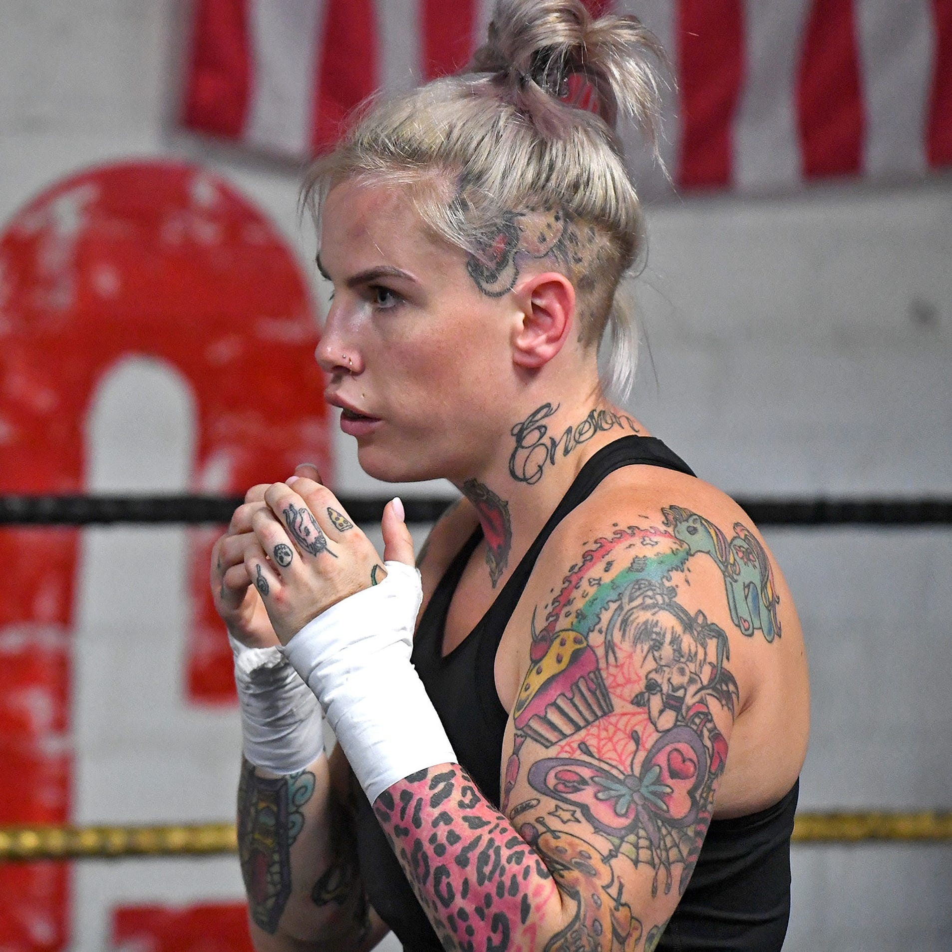 Bec Rawlings improved to 2-0 as a bare-knuckle boxer.