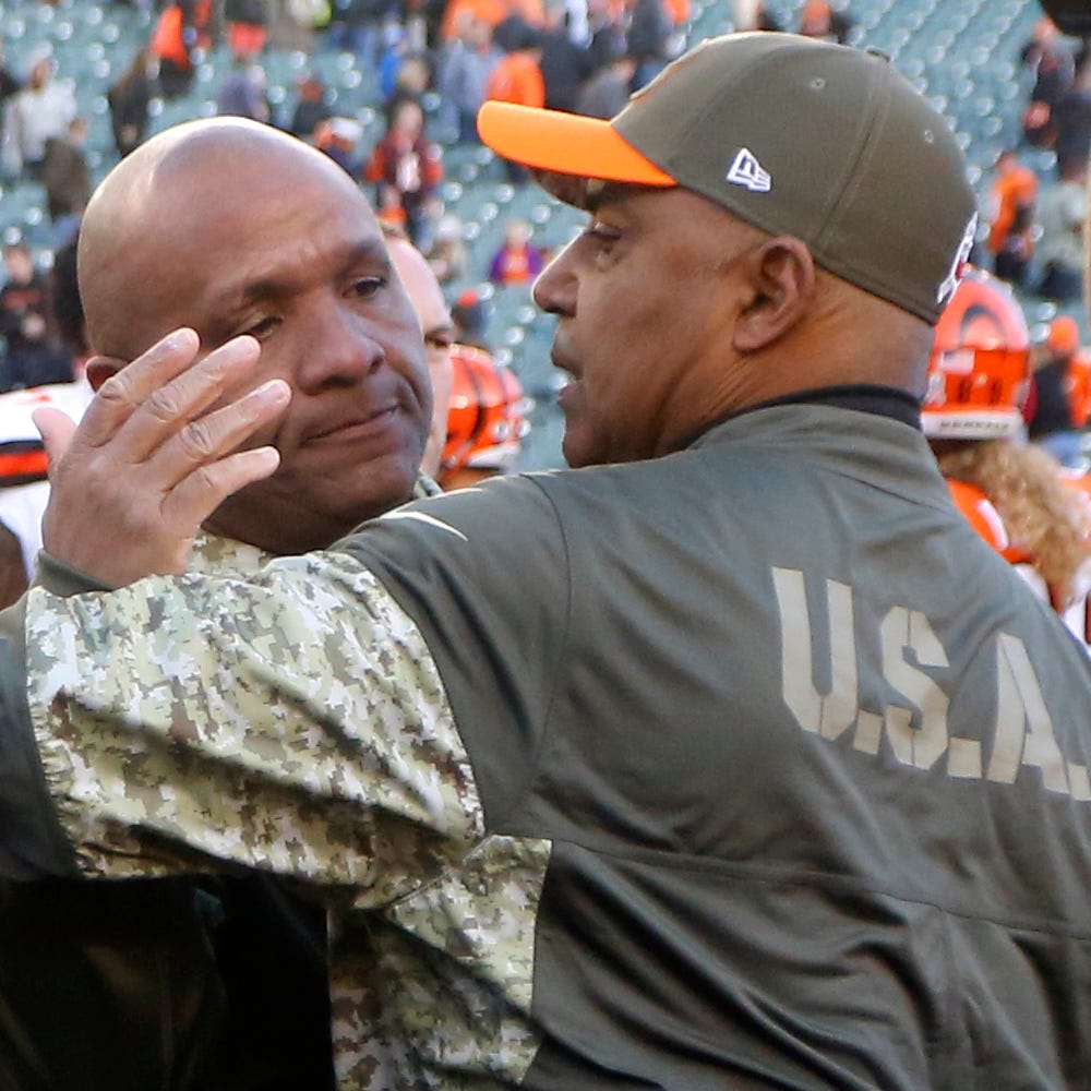 Neither Bengals coach Marvin Lewis, right, nor Cleveland's Hue Jackson has ever won a playoff game.