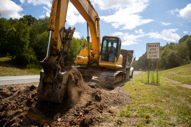 Construction begins for the additional lane so TDOT crews can divert traffic and dig up a persistent sinkhole on Interstate 24 between exits 8 and 11  Wednesday, Aug. 29, 2018, in Clarksville, Tenn. 
