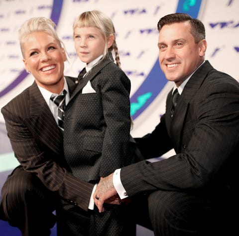 (L-R) Pink, Willow Sage Hart and Carey Hart...