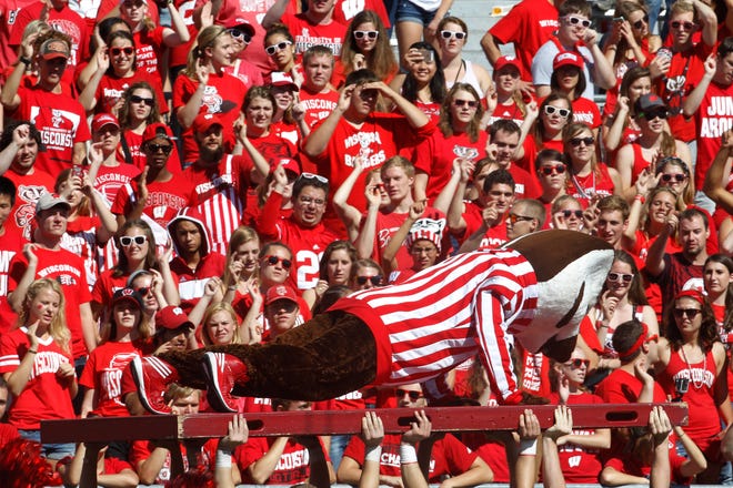 Uw Football Schedule Set For 2022 2025