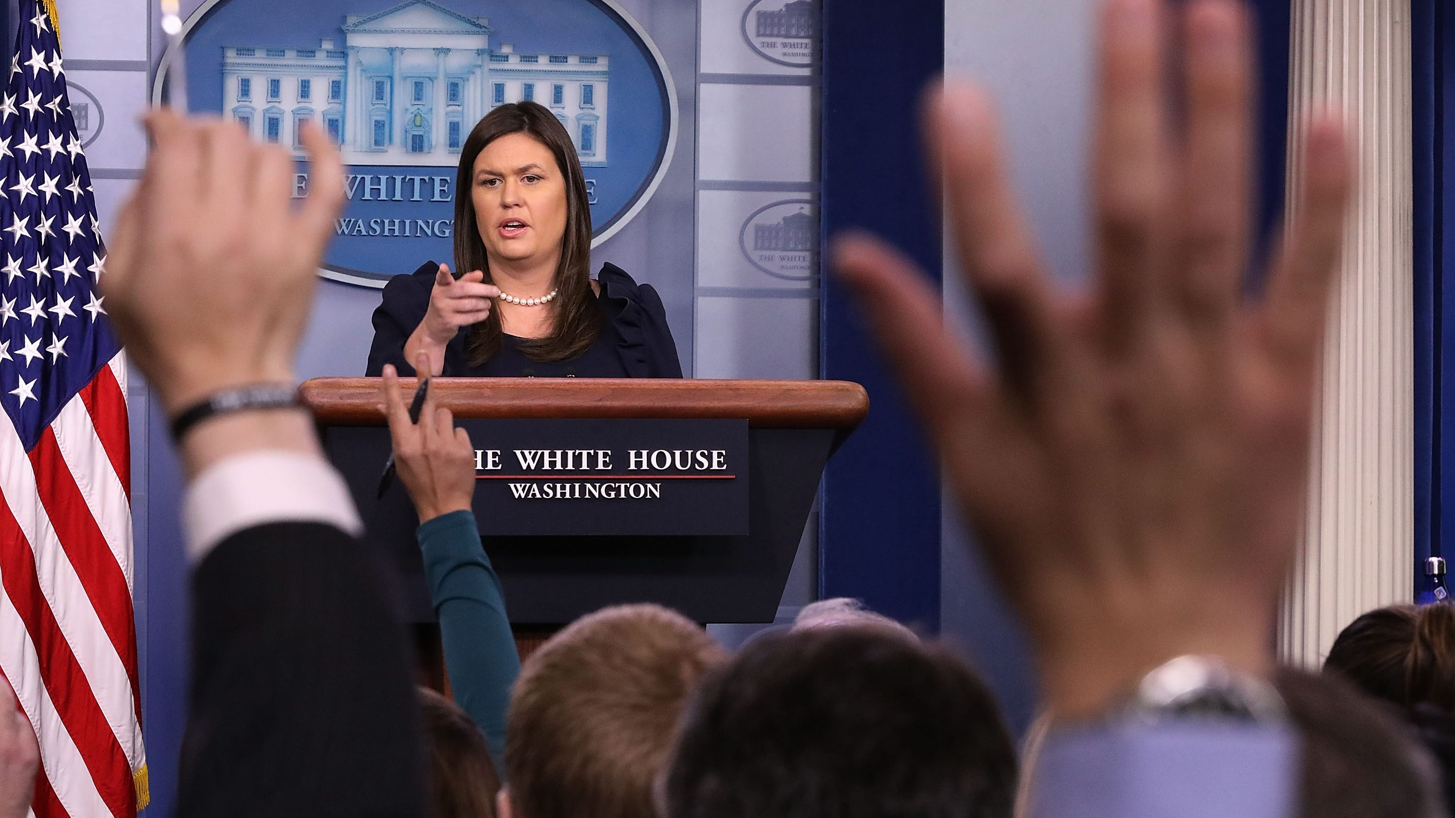 White House reporters make press briefings into performances