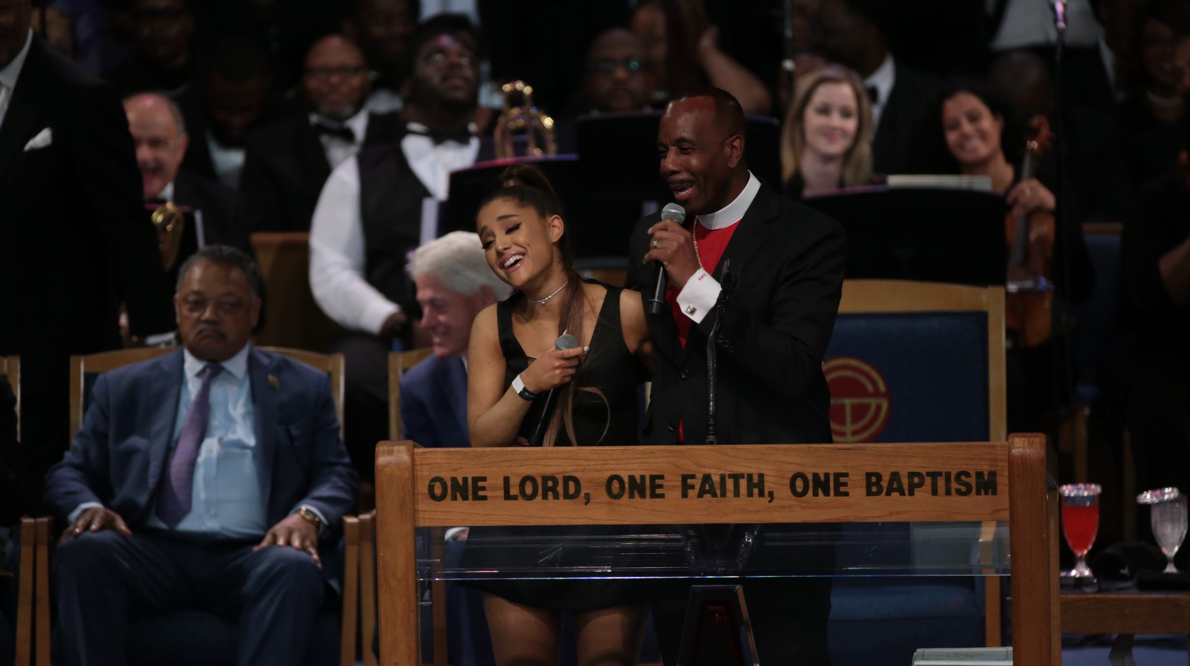 Aretha Franklin Bishop Apologizes To Ariana Grande For Joke