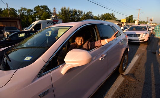 Pink Cadillacs Line 7 Mile For Aretha Franklin Funeral