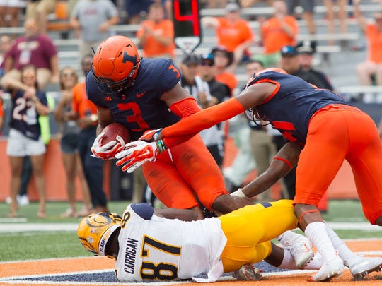 Illinois linebacker Del'Shawn Phillips intercepts a Kent State pass in the fourth quarter of their 31-24 win.