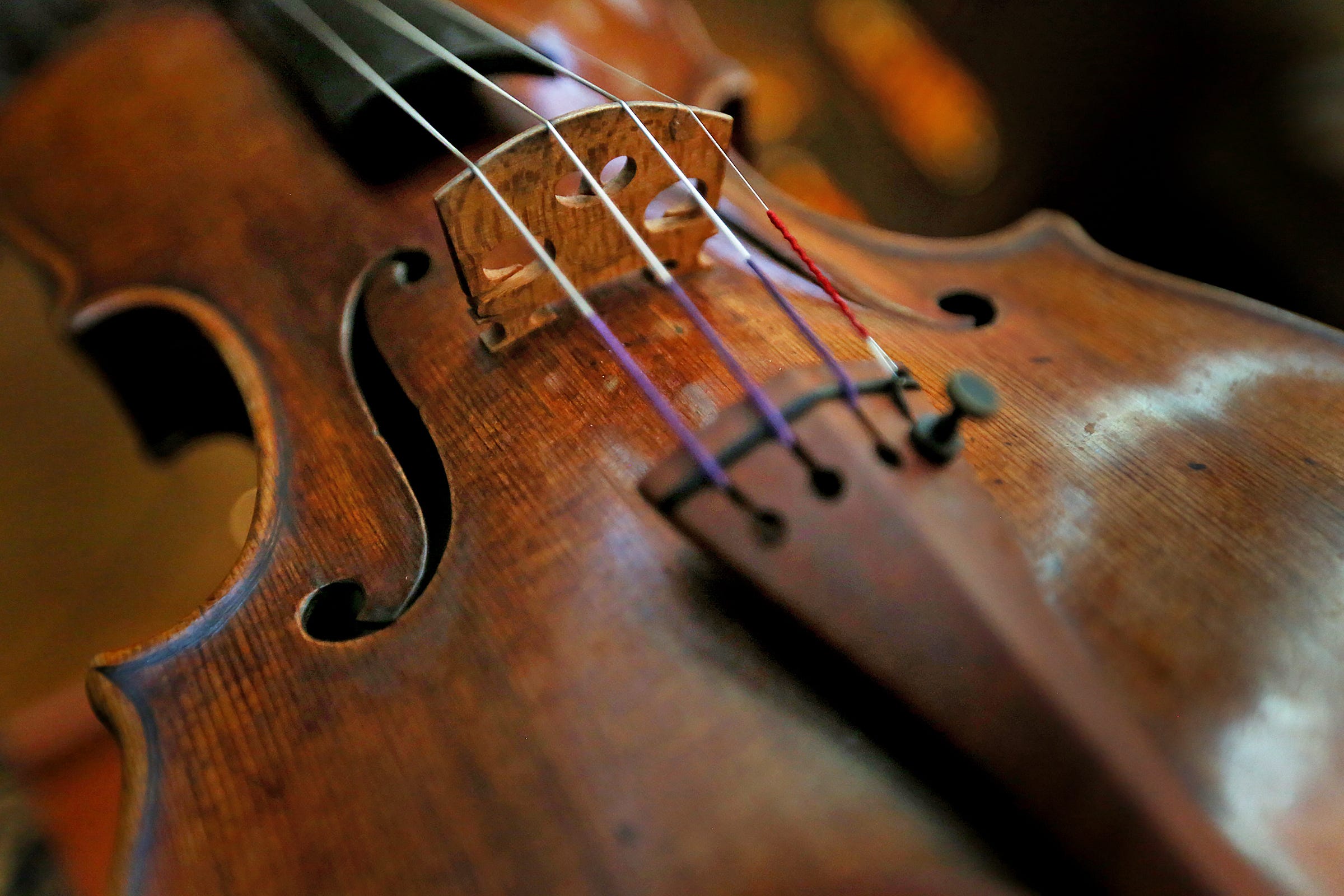 Скрипка страдивари. Скрипка Италии Страдивари. Гварнери и Страдивари. Stradivarius скрипка.