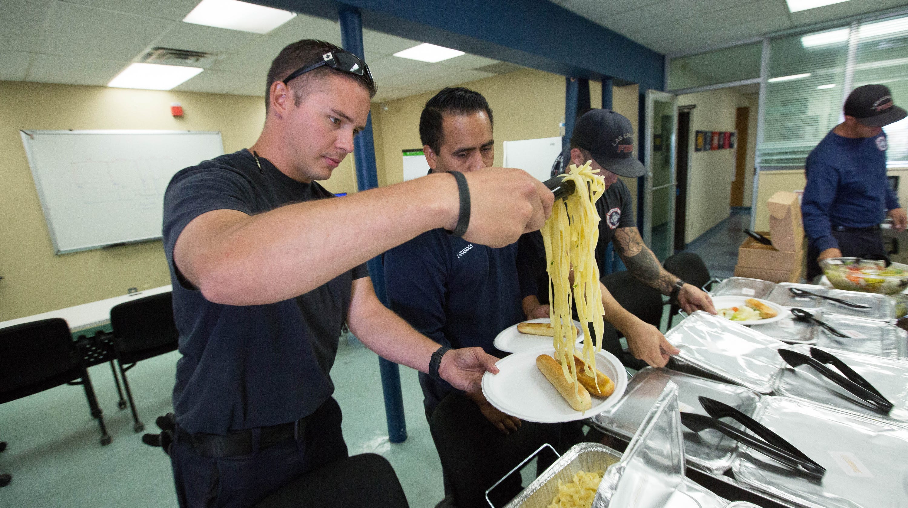 Olive Garden Delivers Free Lunch To Las Cruces First Responders
