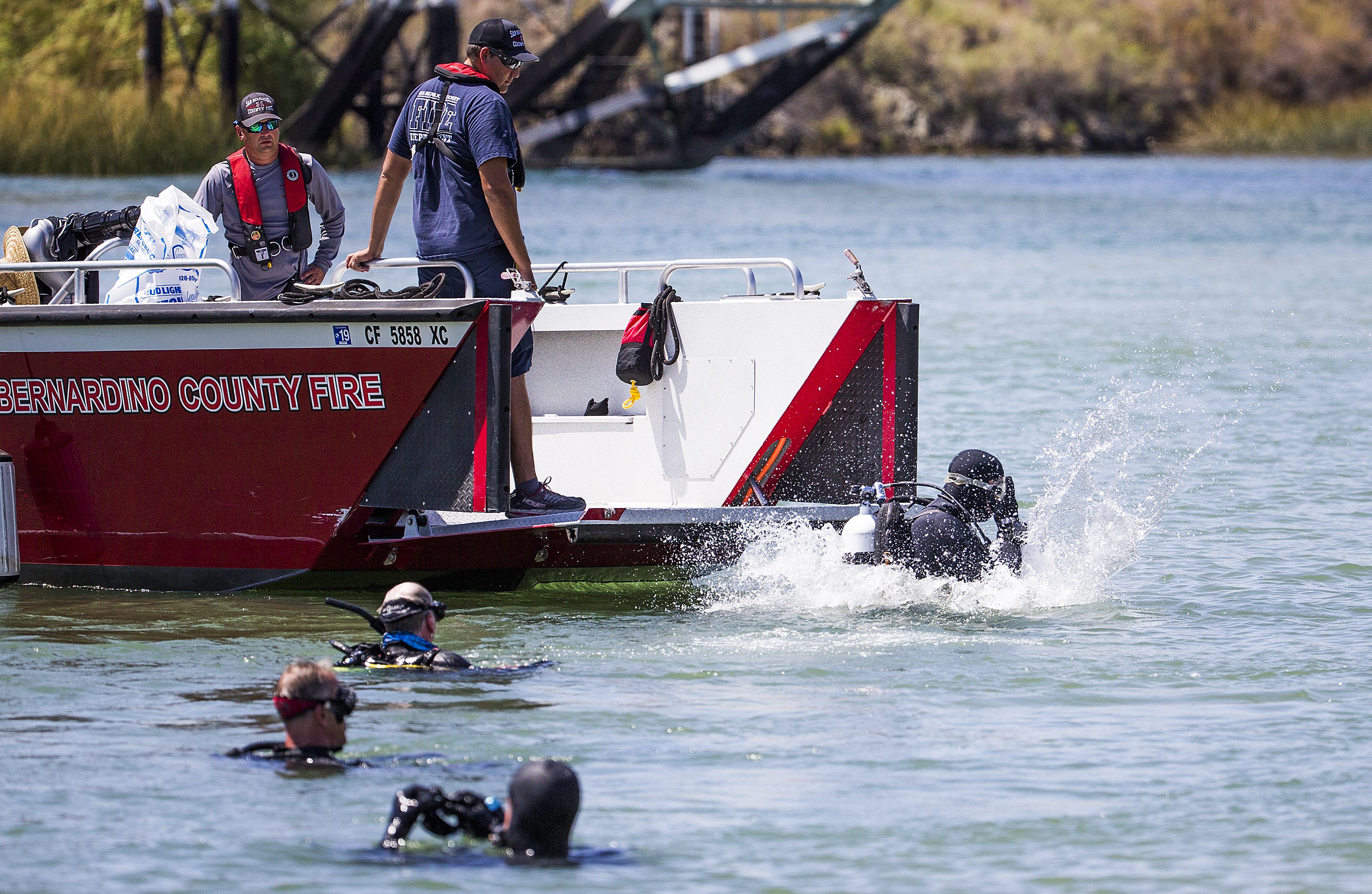 Divers to continue search for last missing boater in Colorado River crash