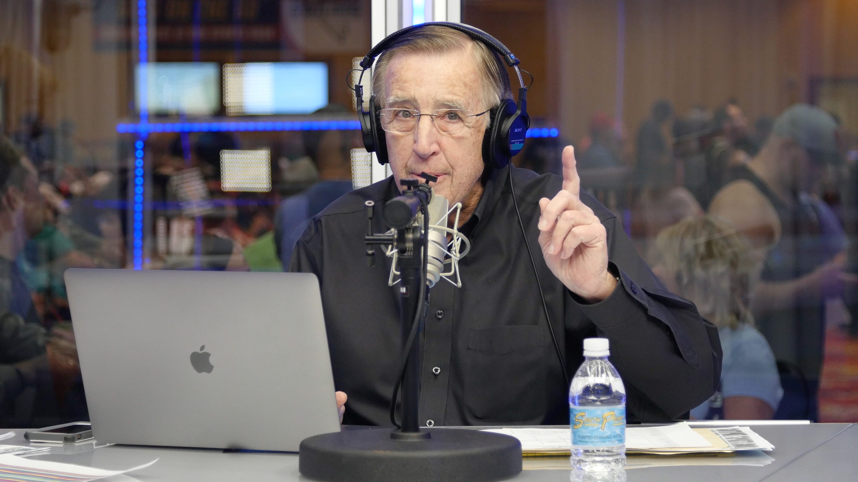 Brent Musburger, now Raiders play-by-play voice, welcomes AJ McCarron's 'beautiful' wife