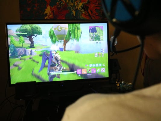 sixthgrader plays fortnite - how to play fortnite mobile with xbox controller